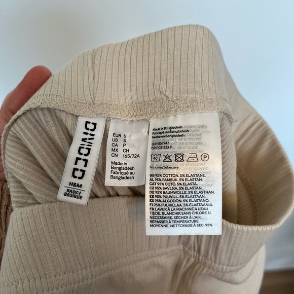 5/20$ Divided Women's Cream Bicycle Shorts size small - Picture 4 of 5